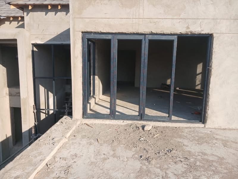 Aluminium stacking door frame installed on a new build