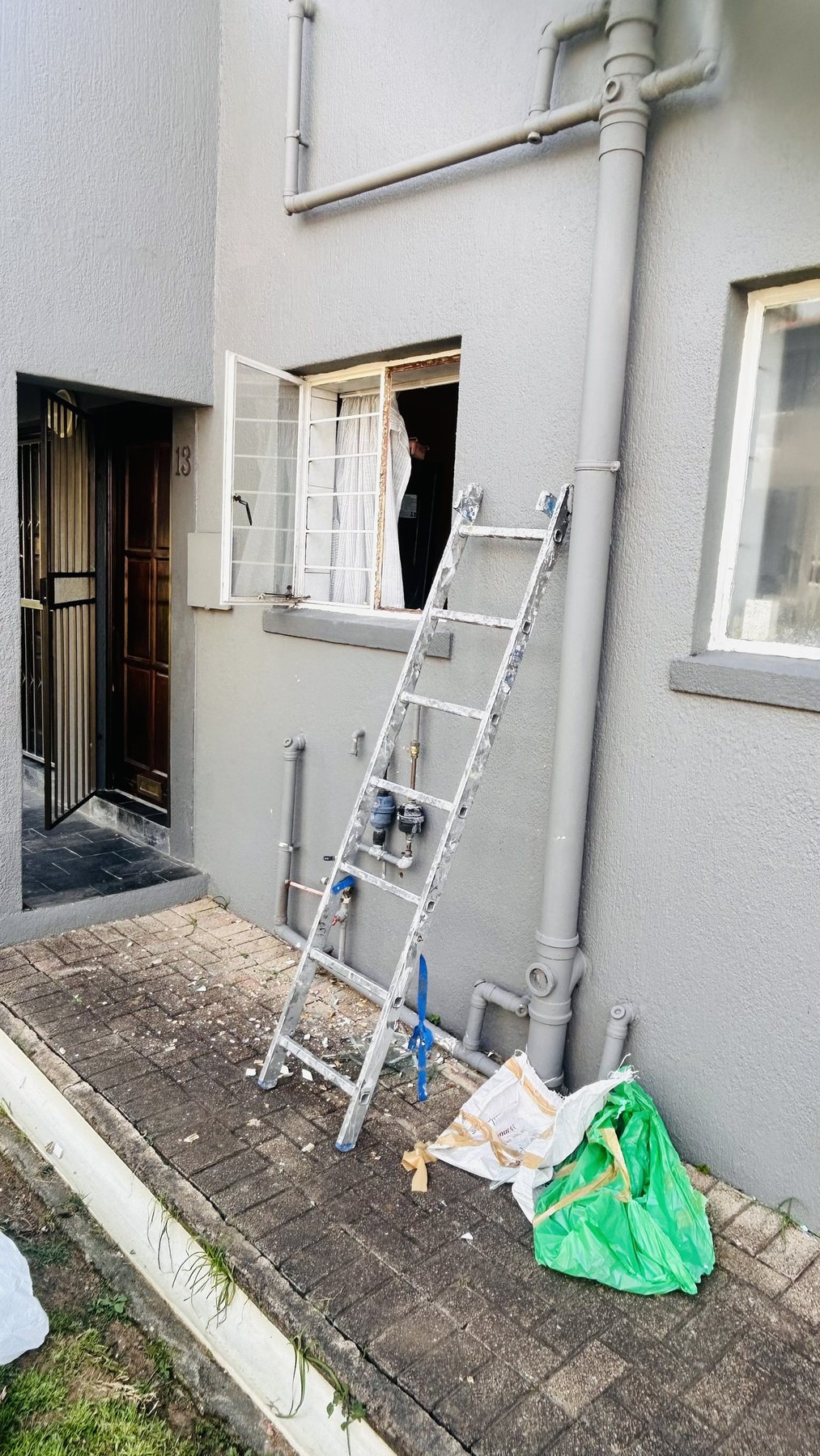 Aluminium window replacement on a townhouse