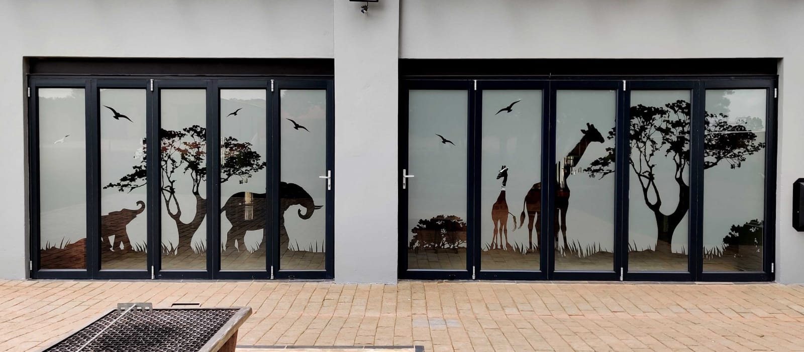 Aluminium sliding doors with an etched wildlife glass design