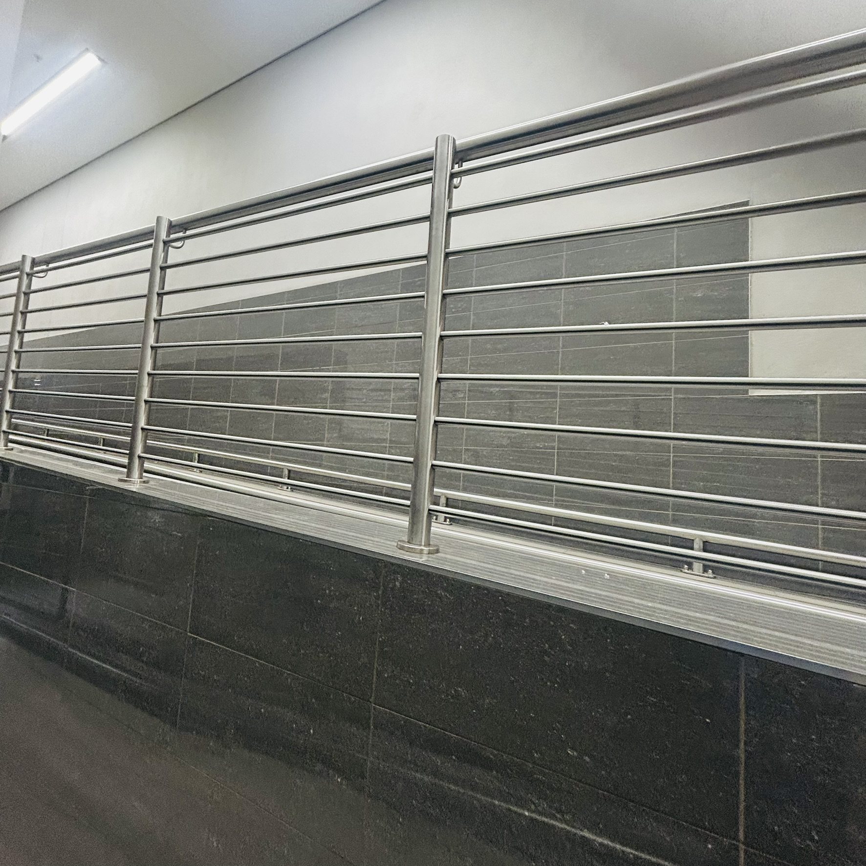 Horizontal aluminium rail fencing